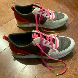 Michale Kors 7.5 M worn twice. As is condition Great for business casual day